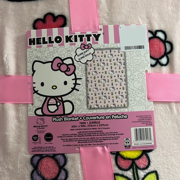 Hello kitty plush blanket - Picture 2 of 5